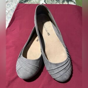 American Eagle Outfitters Women's Gray Suede Flats